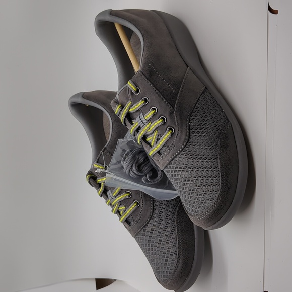 NEW Clarks Cloud Steppers Sillian Emma Women's Sneakers US Size 8 - Picture 1 of 6